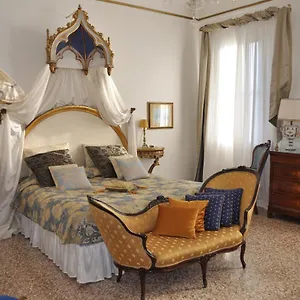 la-chambre-della.hotelslidodijesolo.com/